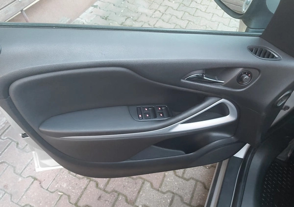 Opel Zafira cena 23400 przebieg: 289500, rok produkcji 2012 z Opatów małe 352